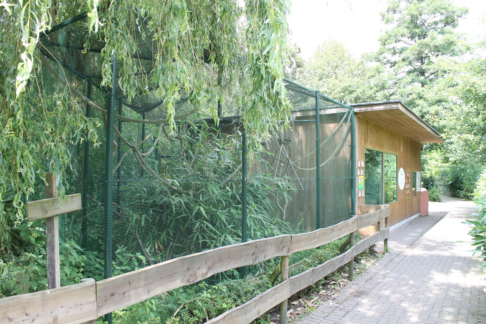 Common marmost enclosure