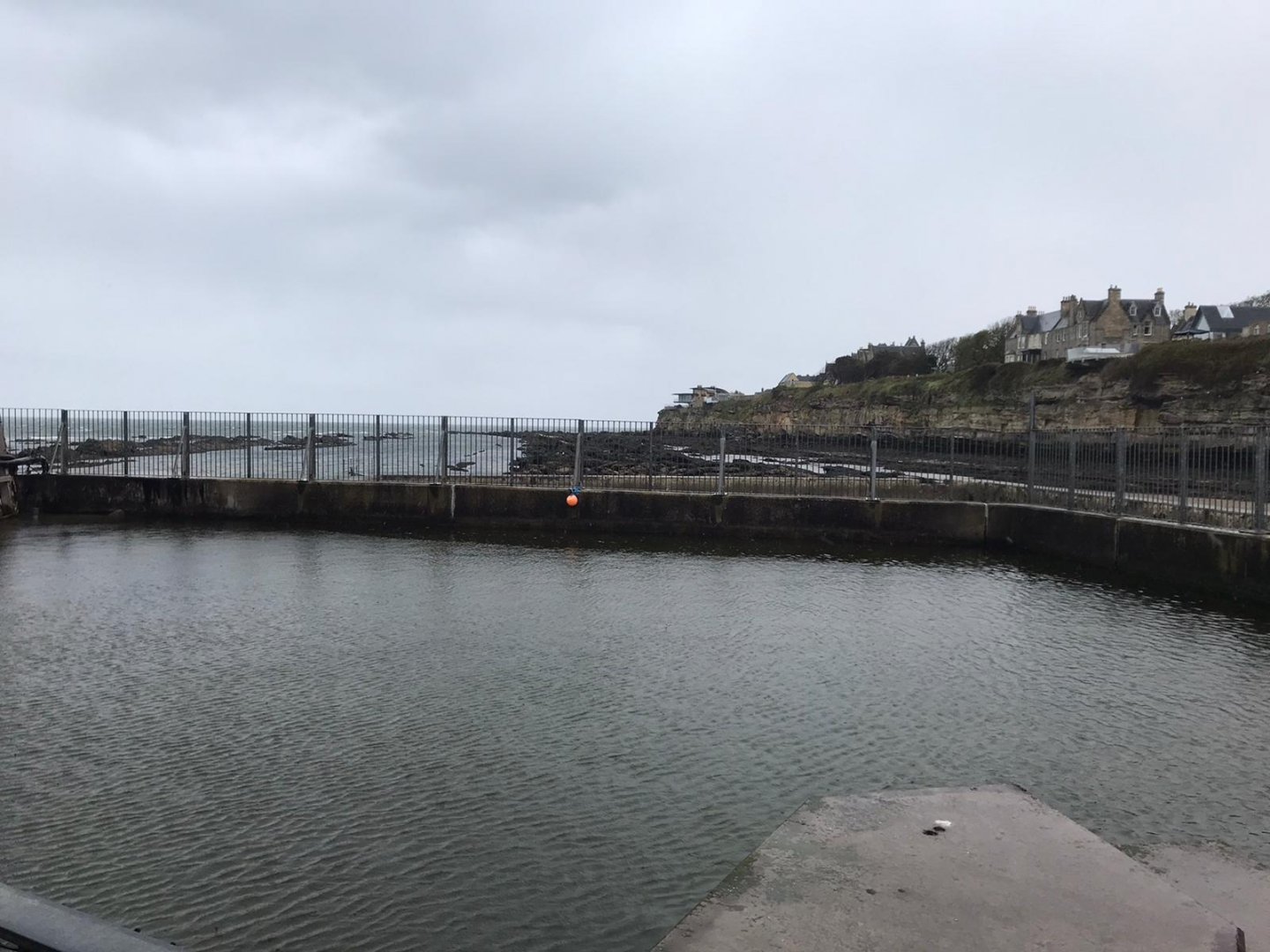 Common seal enclosure