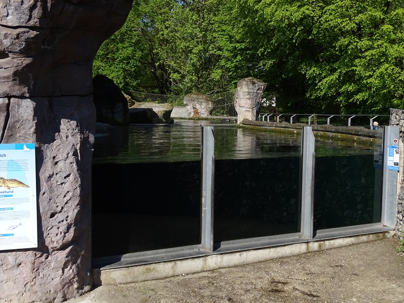 Common seal enclosure