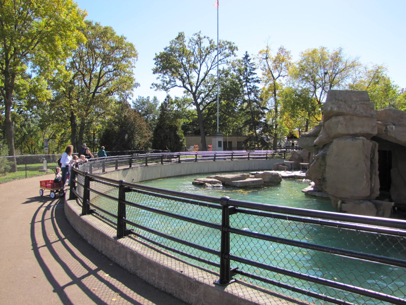 Como Zoo 2010 - Alongside Sea Lion Pool