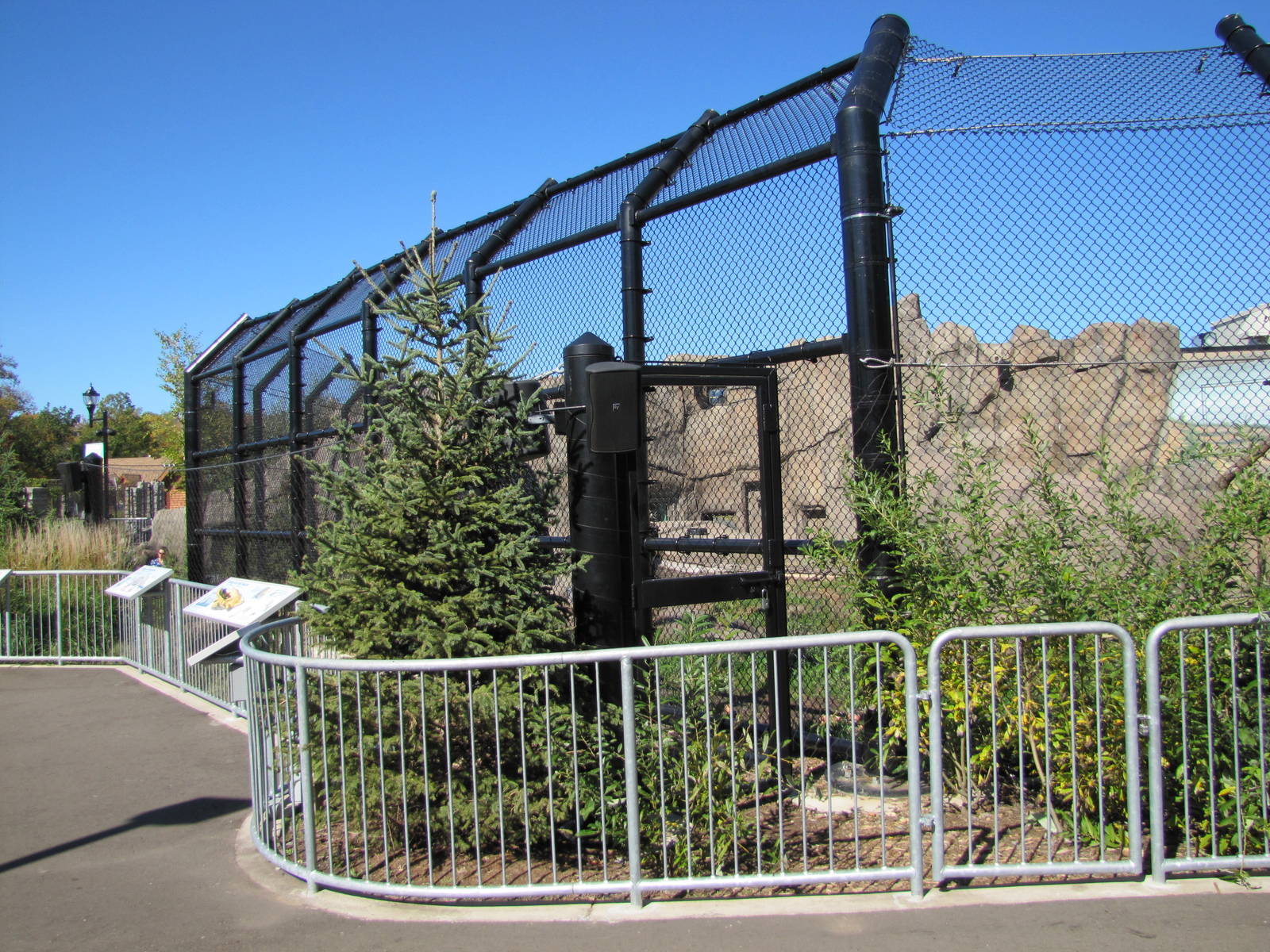 Como Zoo 2010 - Another side of a new Polar Bear exhibit