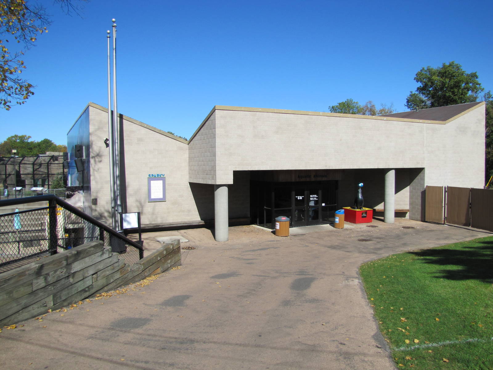 Como Zoo 2010 - Aquatic Animals building and Sea Lion Amphitheatre
