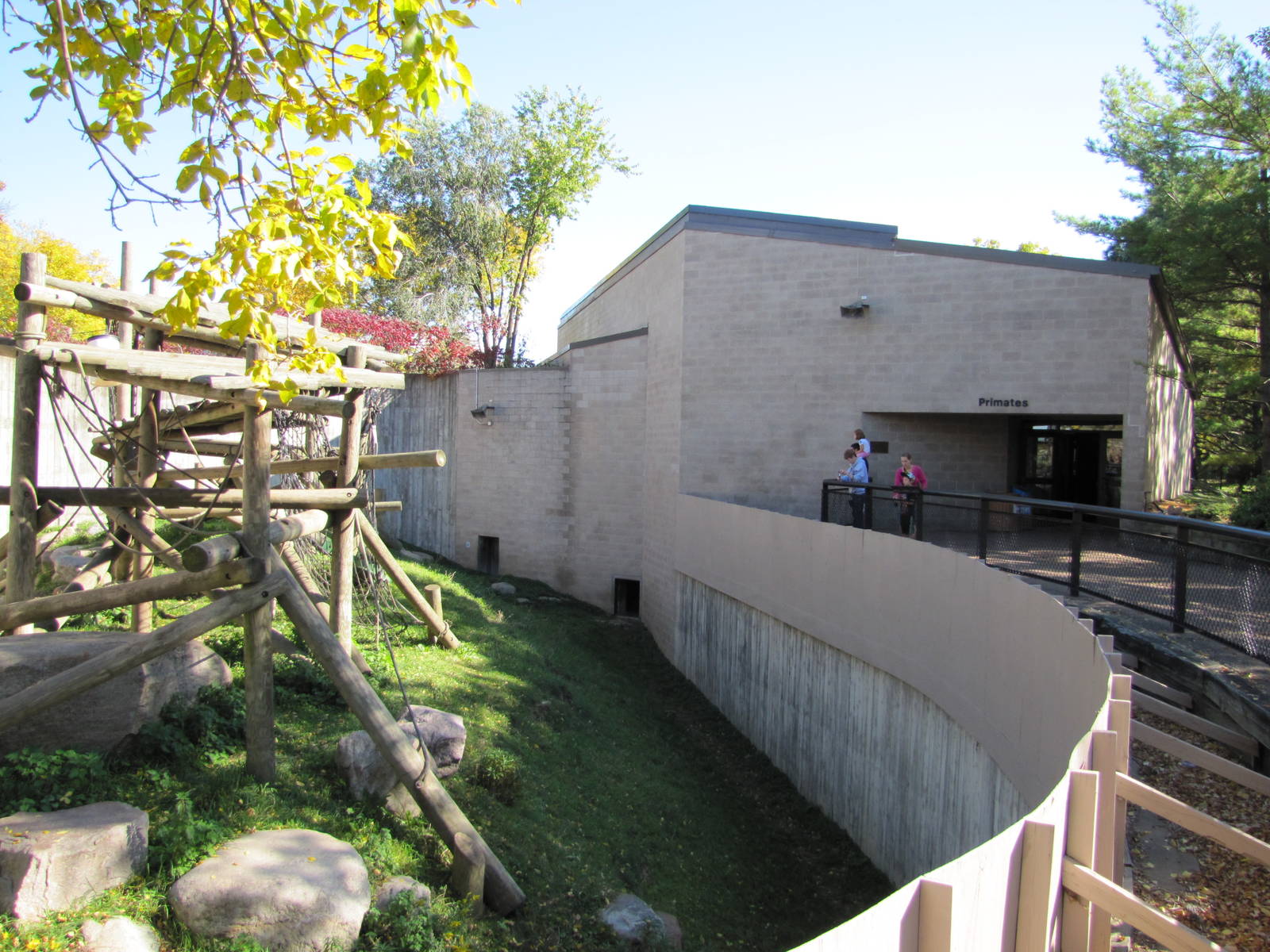 Como Zoo 2010 - First part of the Gorilla outdoor exhibit and entrance to t
