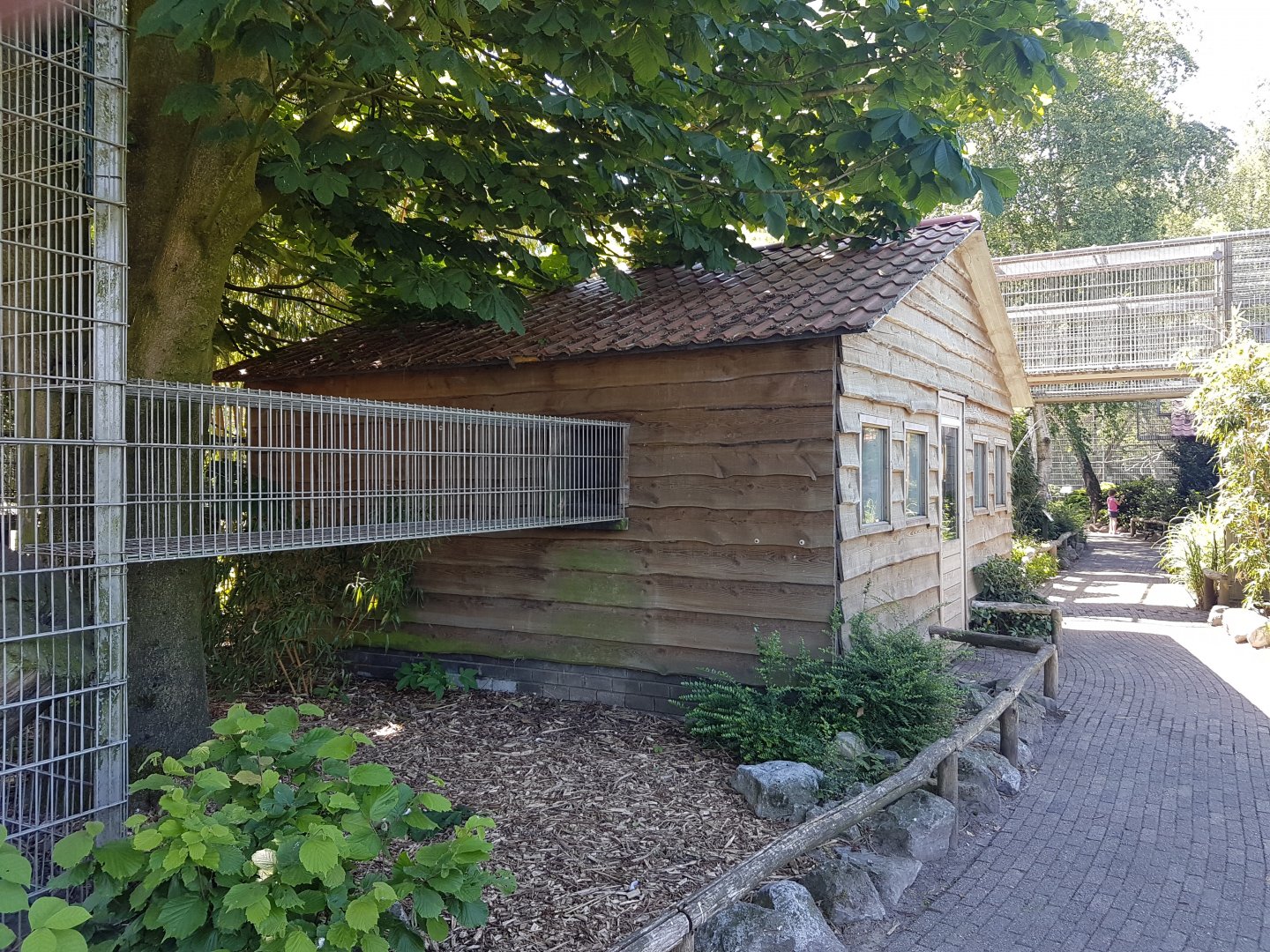 Connections Monkey-enclosures