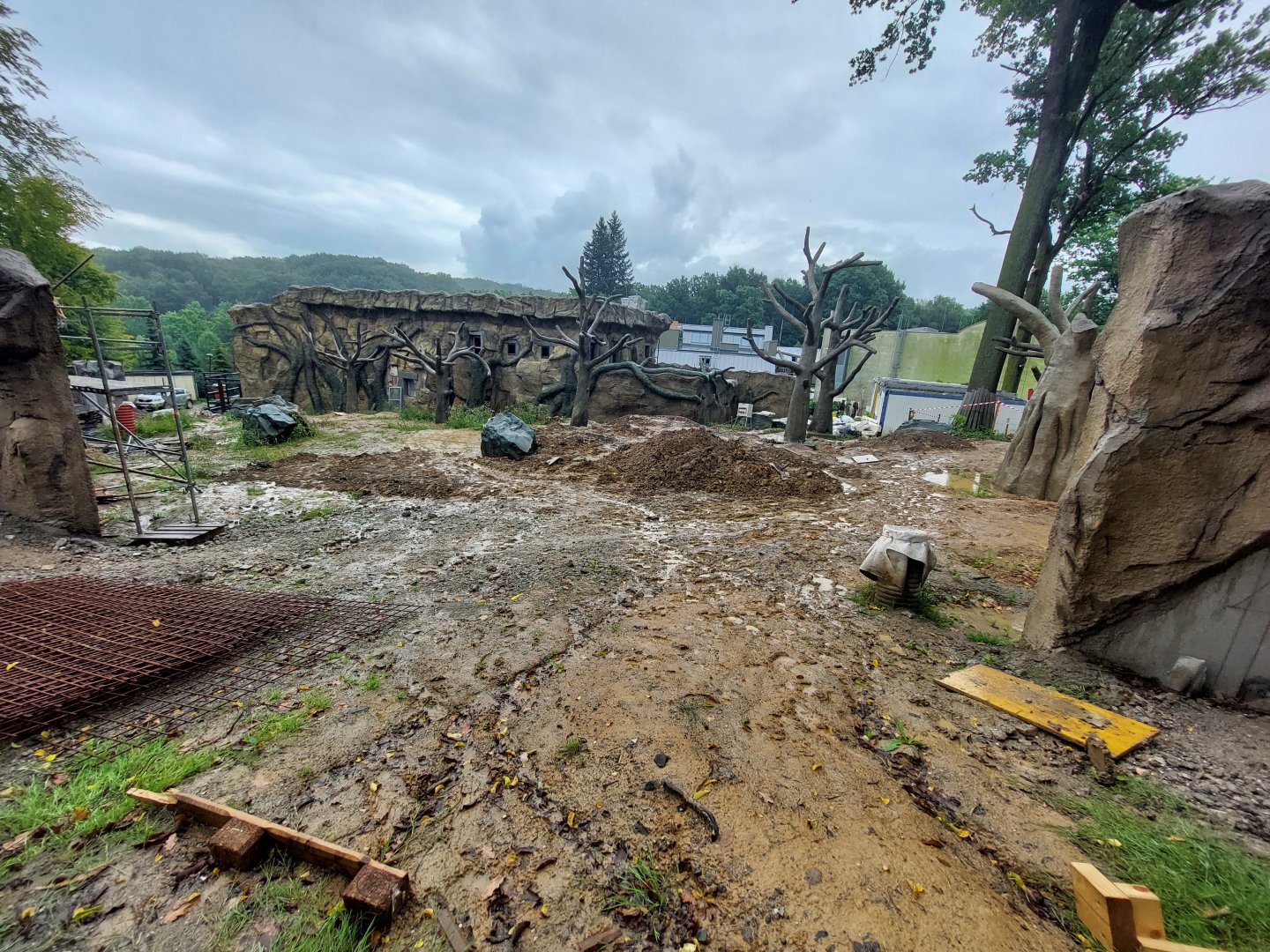 Construction of Gibbon and Hog deer exhibit