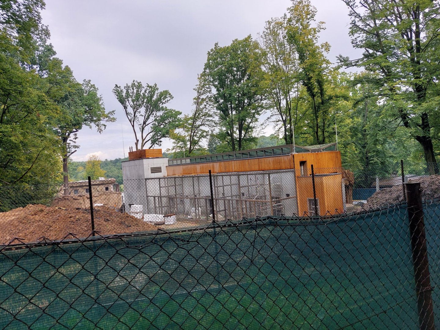 Construction of Lion-tailed macaque exhibit