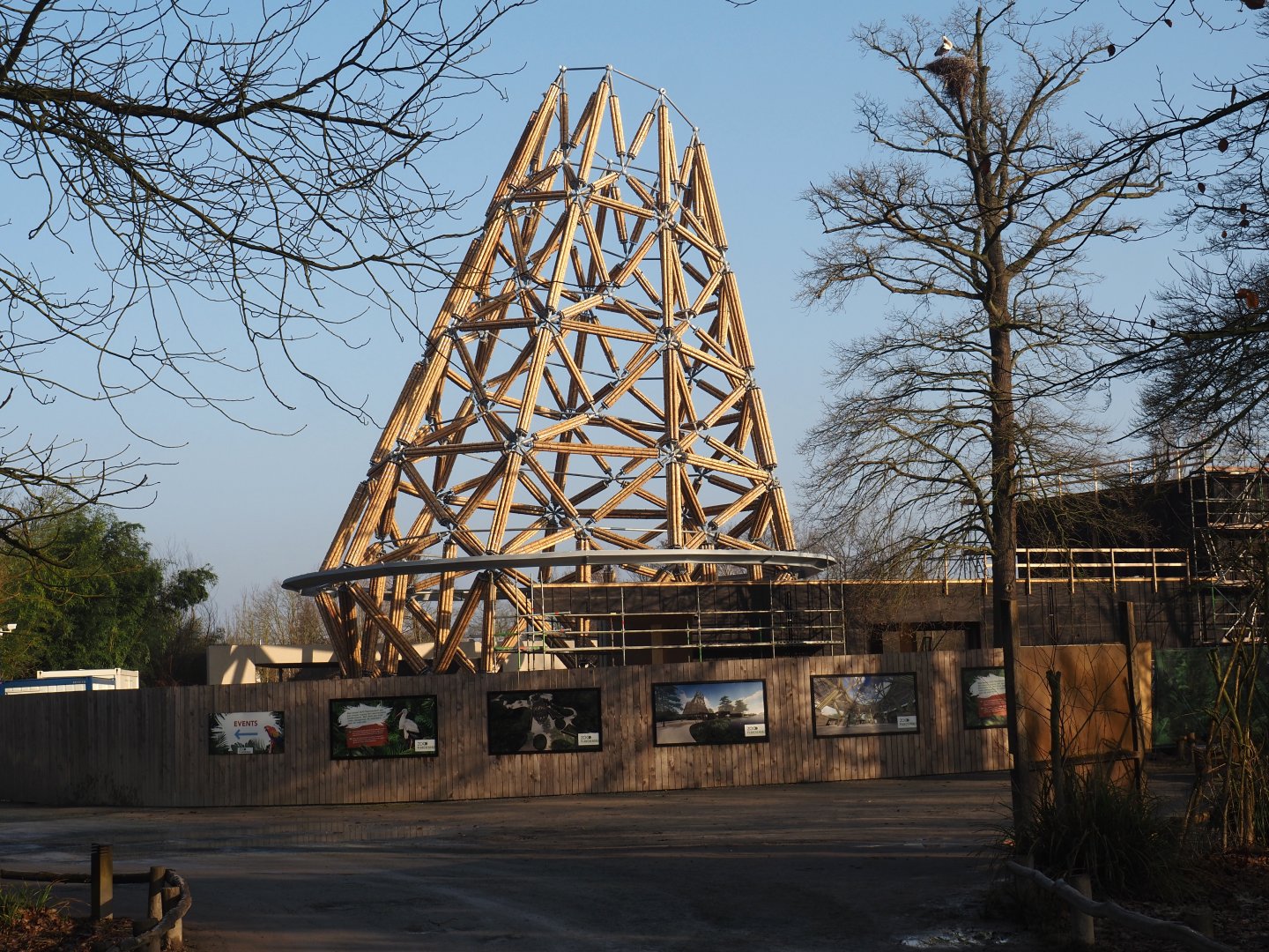 Construction of new entrance, with 28 meter high bamboo tower now completed, 2025-03-02