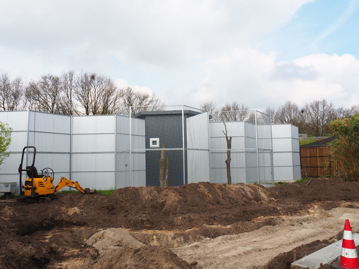 Construction of new exhibits, 2019-04-06