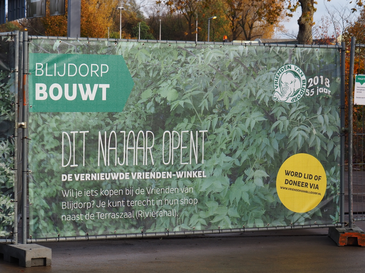 Construction of new gift shop sign (Nov 10th, 2018)