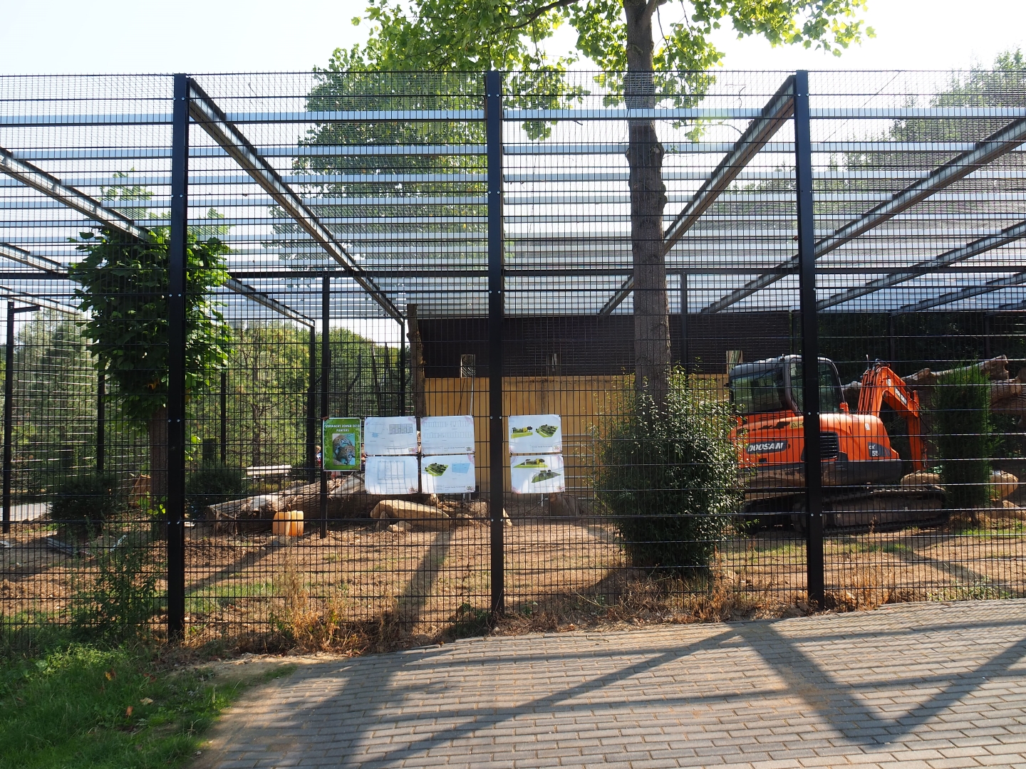 Construction of Sri Lankan leopard exhibits (Aug 28th, 2018)