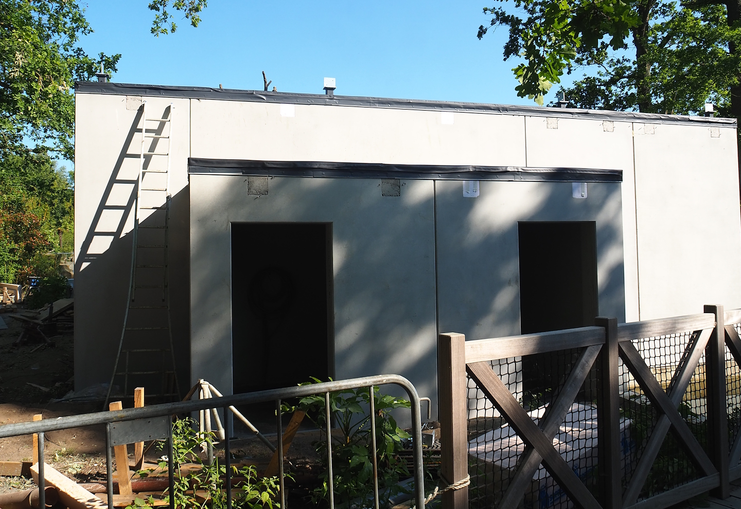 Construction of Sulawesi black crested macaque house, 2023-06-04