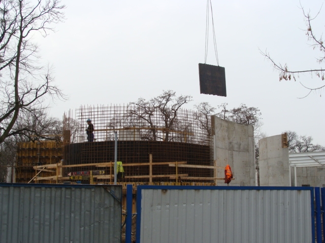 Construction of the pavilion for rhinoceros