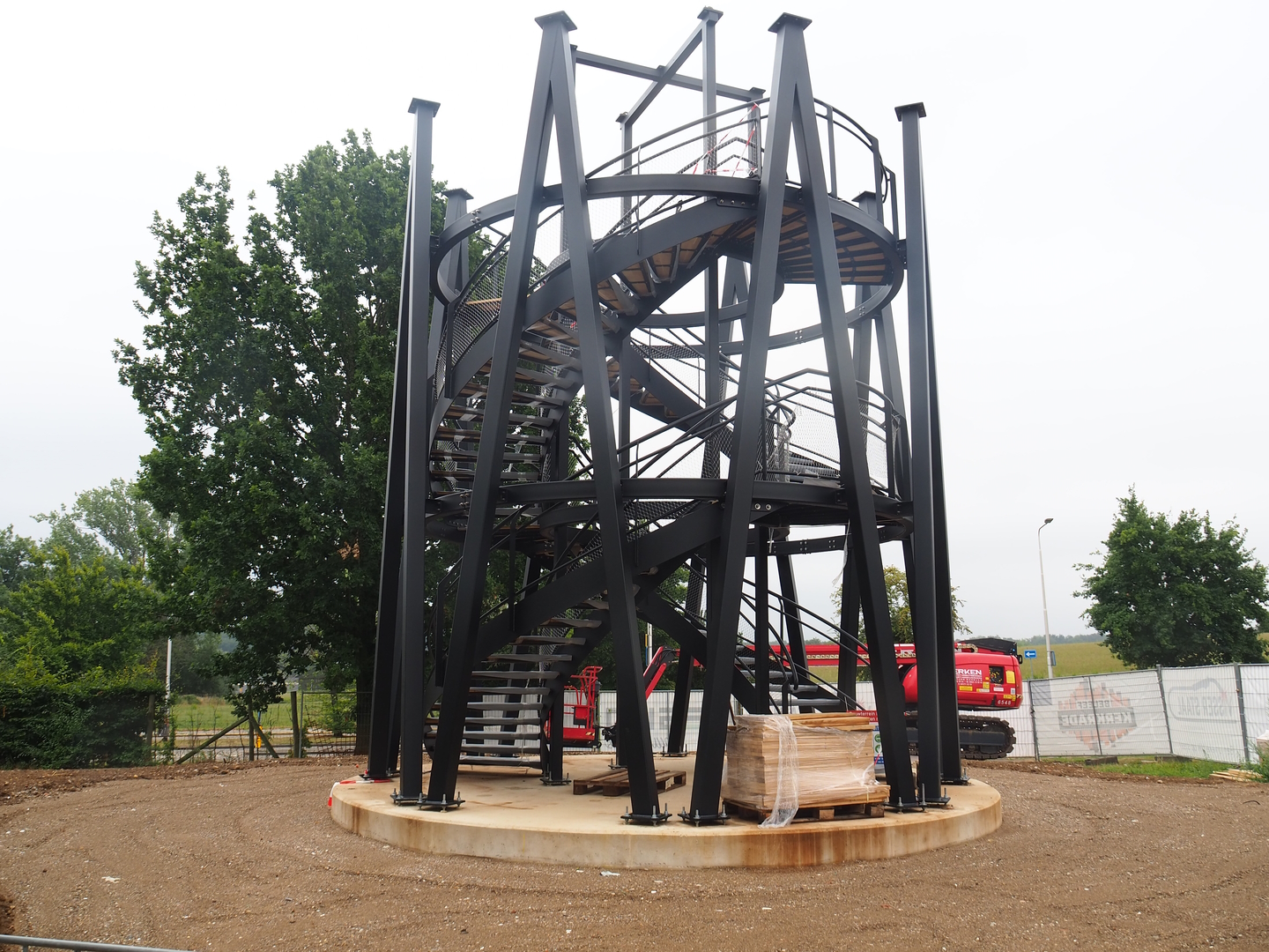 Construction of viewing tower, 2022-08-20