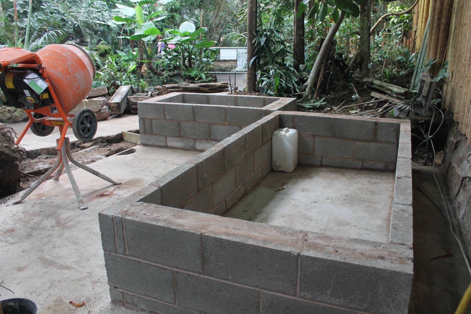 construction of vivaria Chester 2013