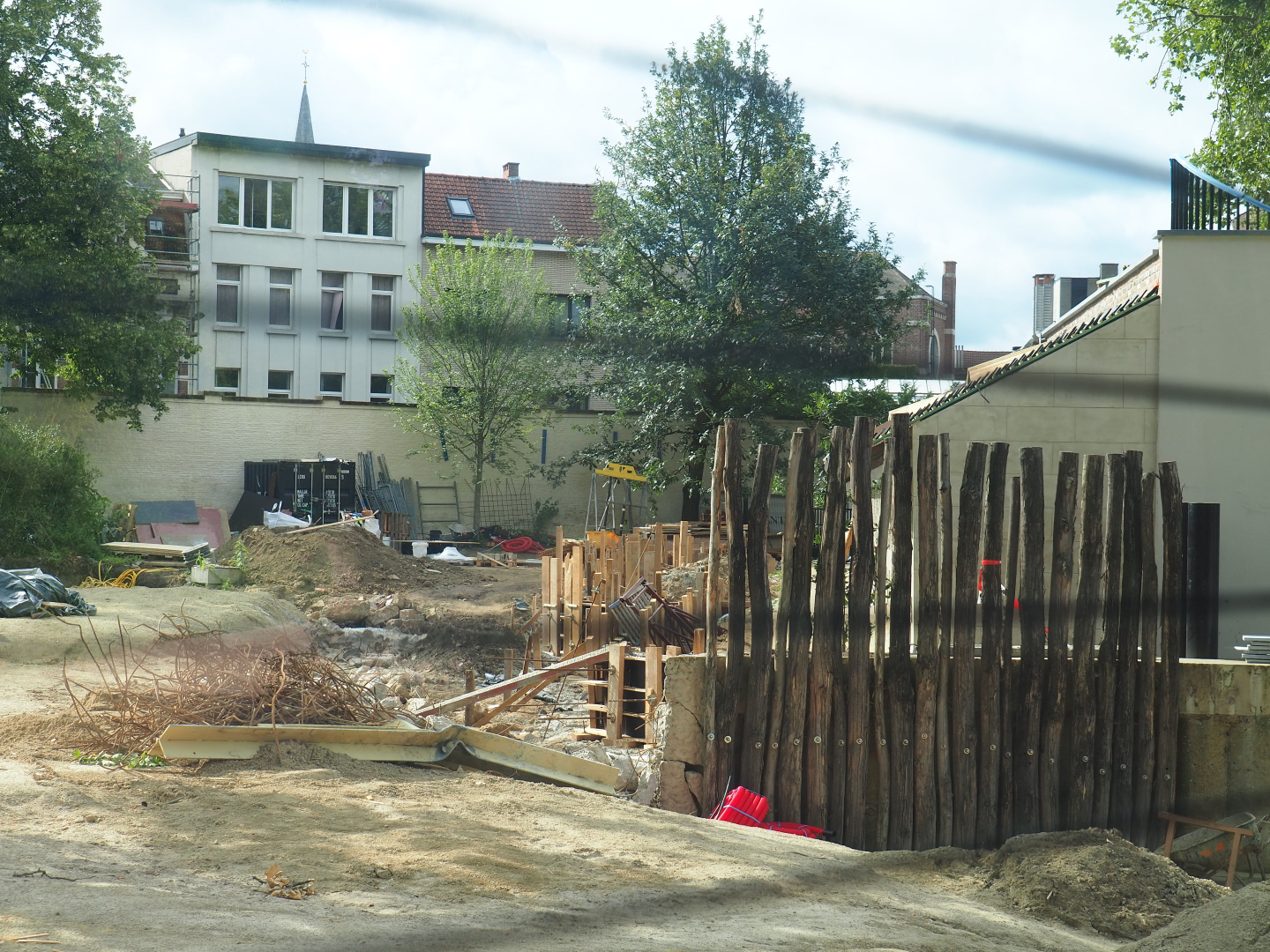 Construction site savanna paddock and pig house, 2020-06-28