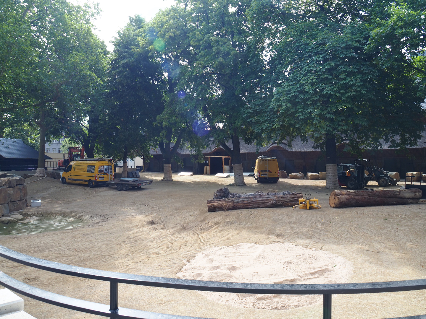 Construction site White rhinoceros paddock outside historic bovine house, 2020-06-28, 2020-06-28