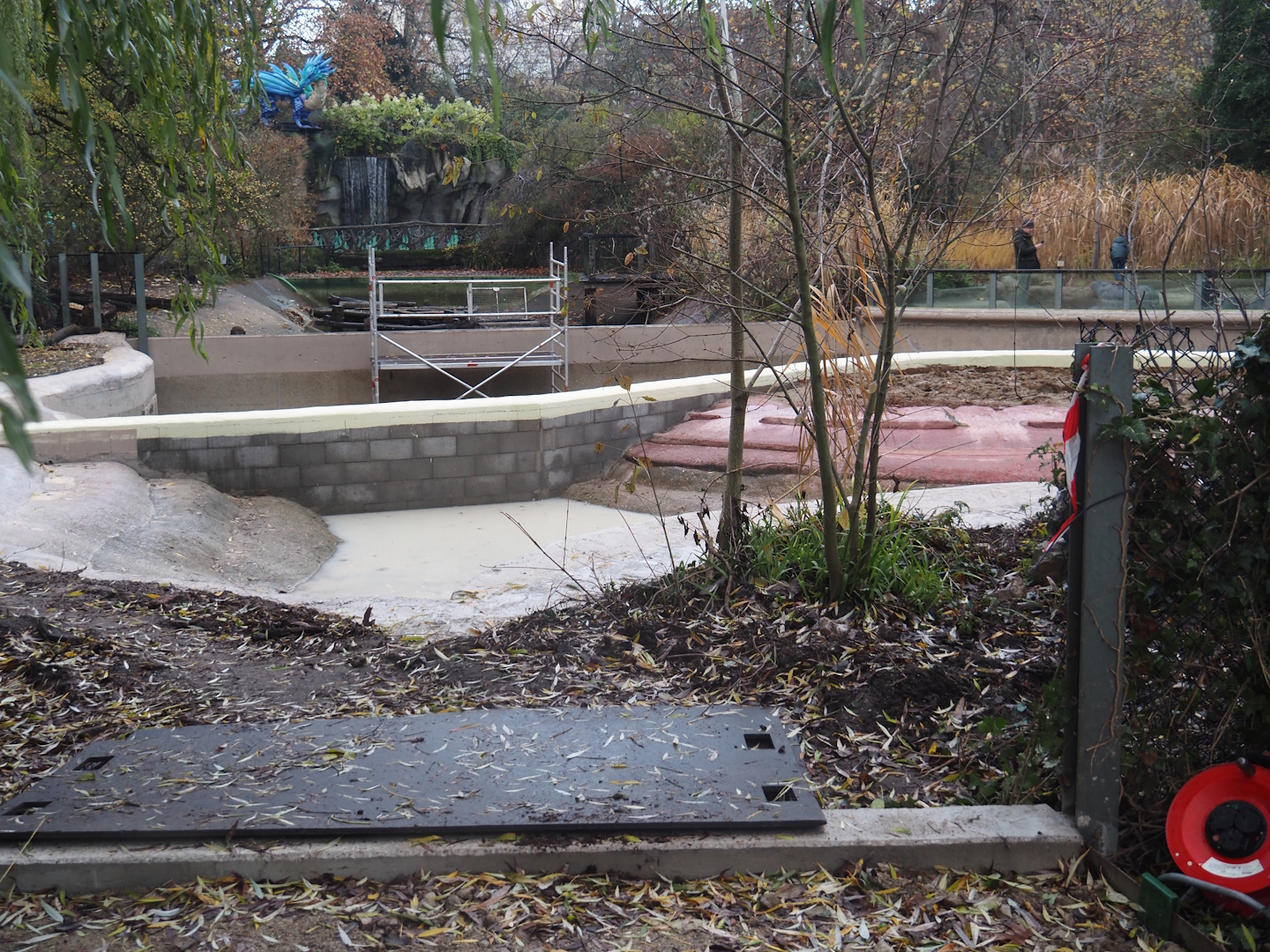 Construction work on the pygmy hippopotamus pool and expansion of the land area, 2025-11-30