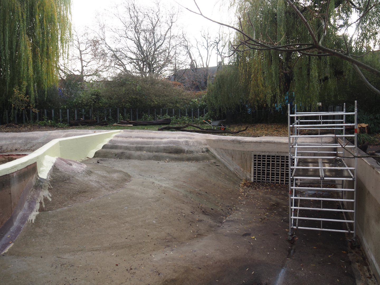 Construction work on the pygmy hippopotamus pool and expansion of the land area, 2025-11-30