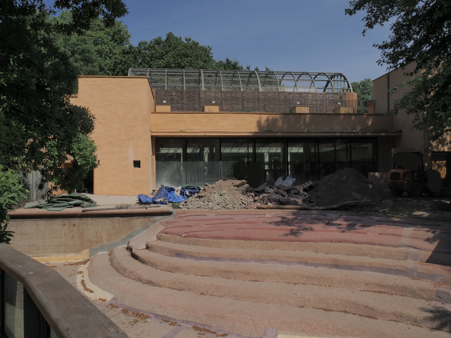 Construction work to transform the former hippopotamus exhibit into exhibits for pygmy hippopotamuses, 2025-05-14