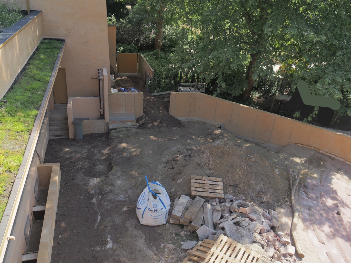 Construction work to transform the former hippopotamus exhibit into exhibits for pygmy hippopotamuses, 2025-05-14
