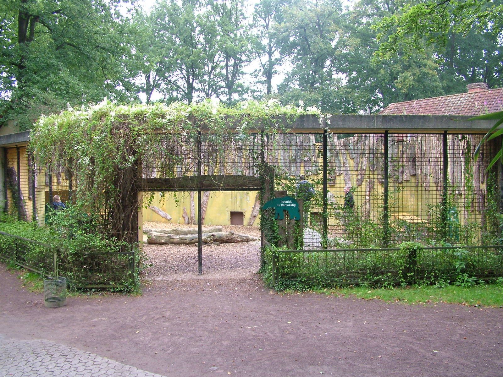 Converted bear pit at NaturZoo Rheine 2007