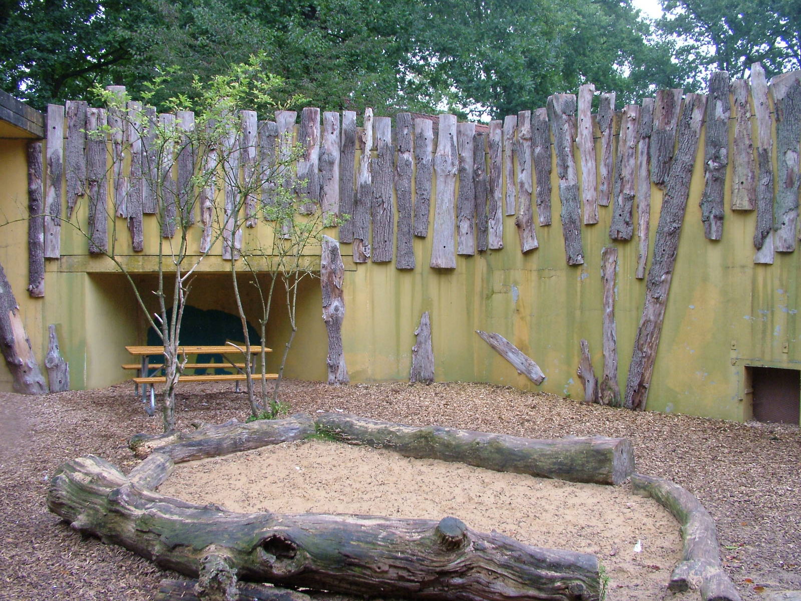 Converted bear pit at NaturZoo Rheine 2007