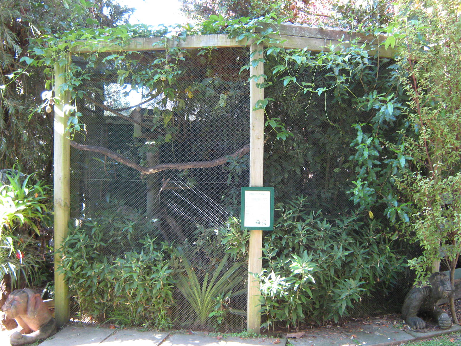 cottontop tamarin cage, Parrot Ranch