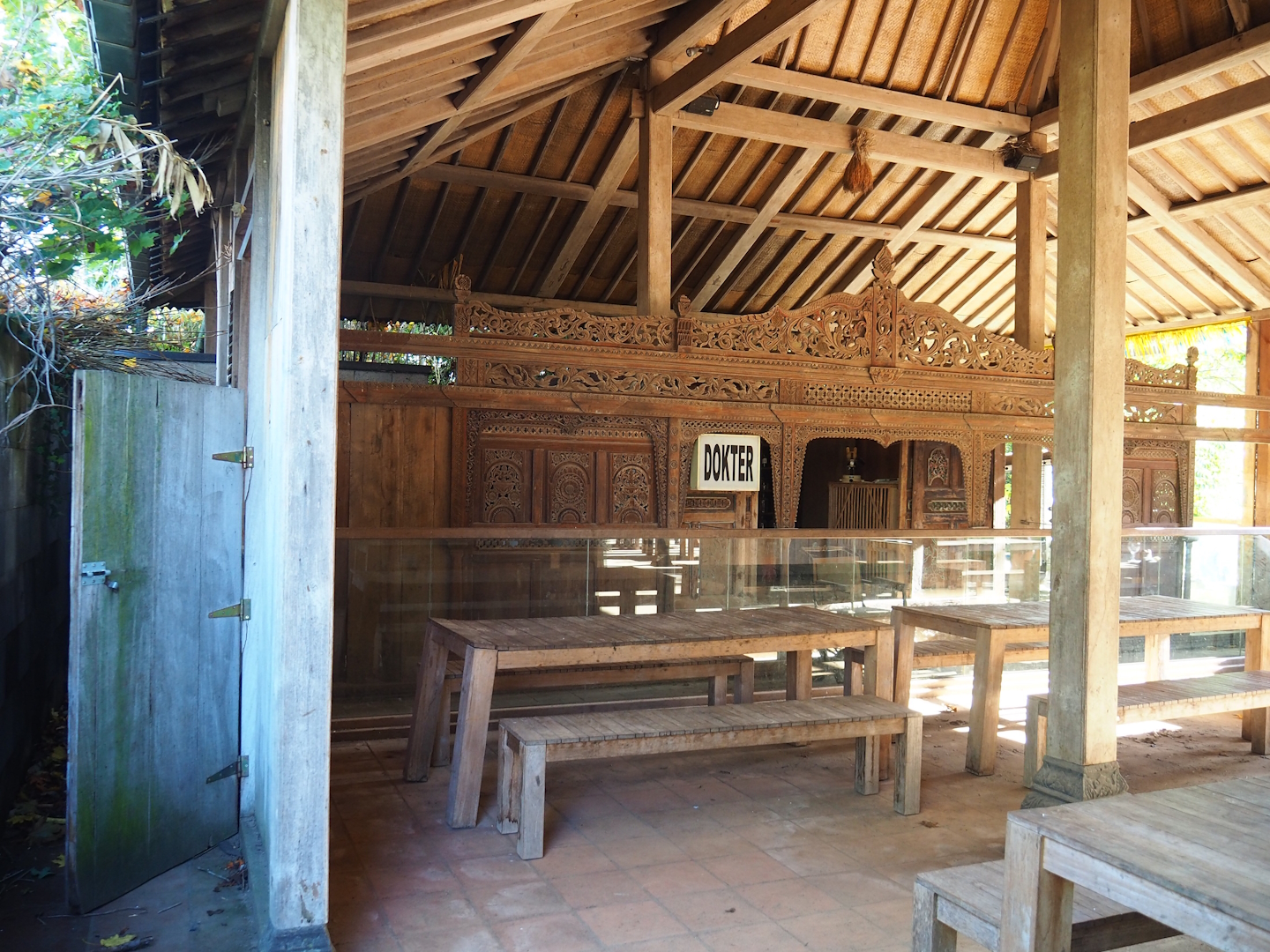 Covered eating area, 2022-10-19