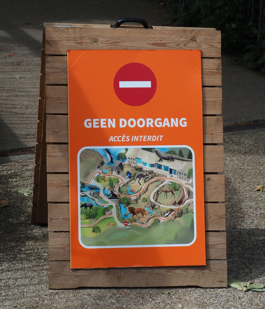 Covid-19 one-way traffic sign, 2020-06-28