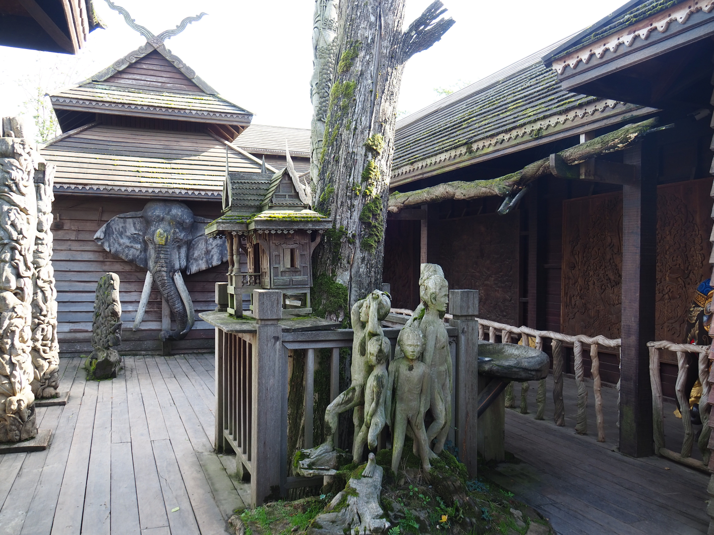Craftman's house - Asian wooden house with wood carvings, 2019-10-04