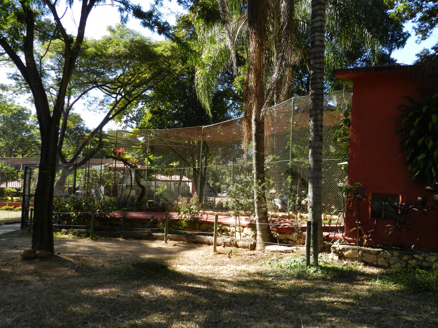 Crane and turaco exhibit - Belo Horizonte zoo