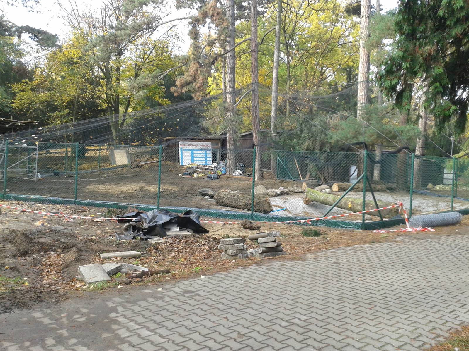 Cranes' aviary - construction site