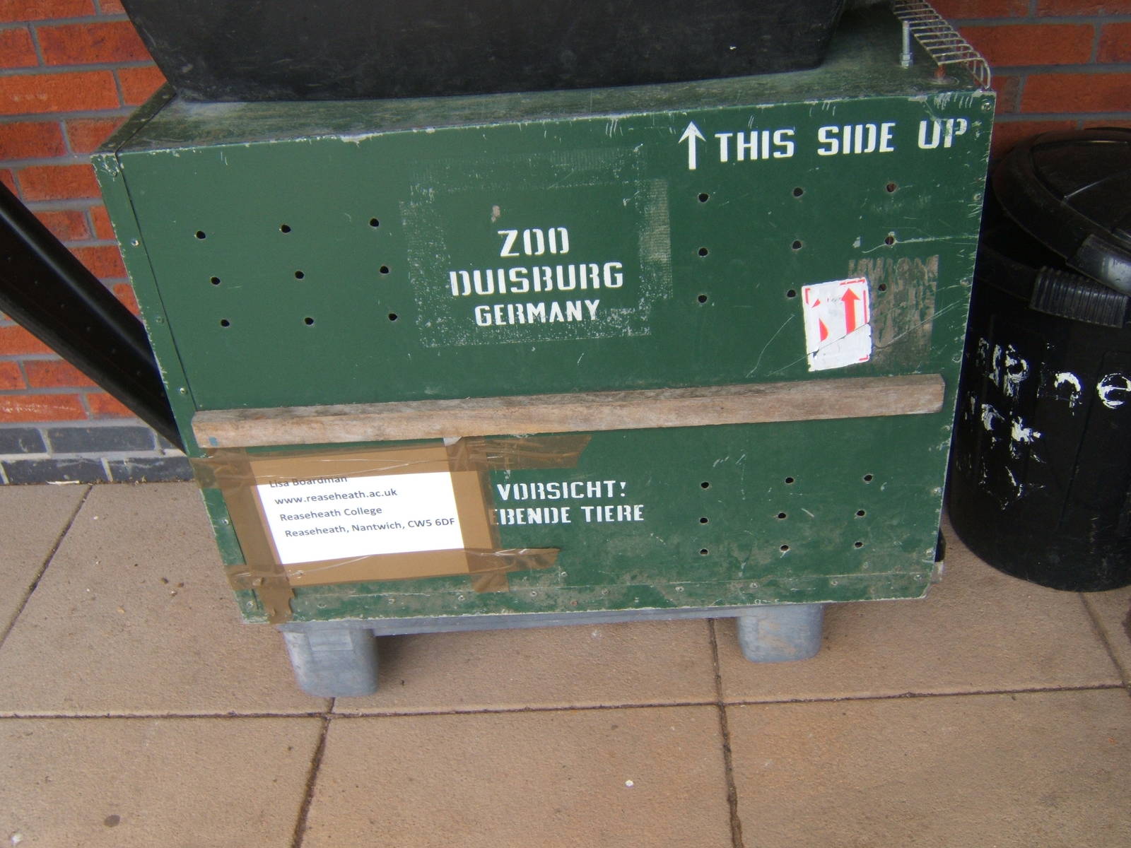 Crate for an arrival