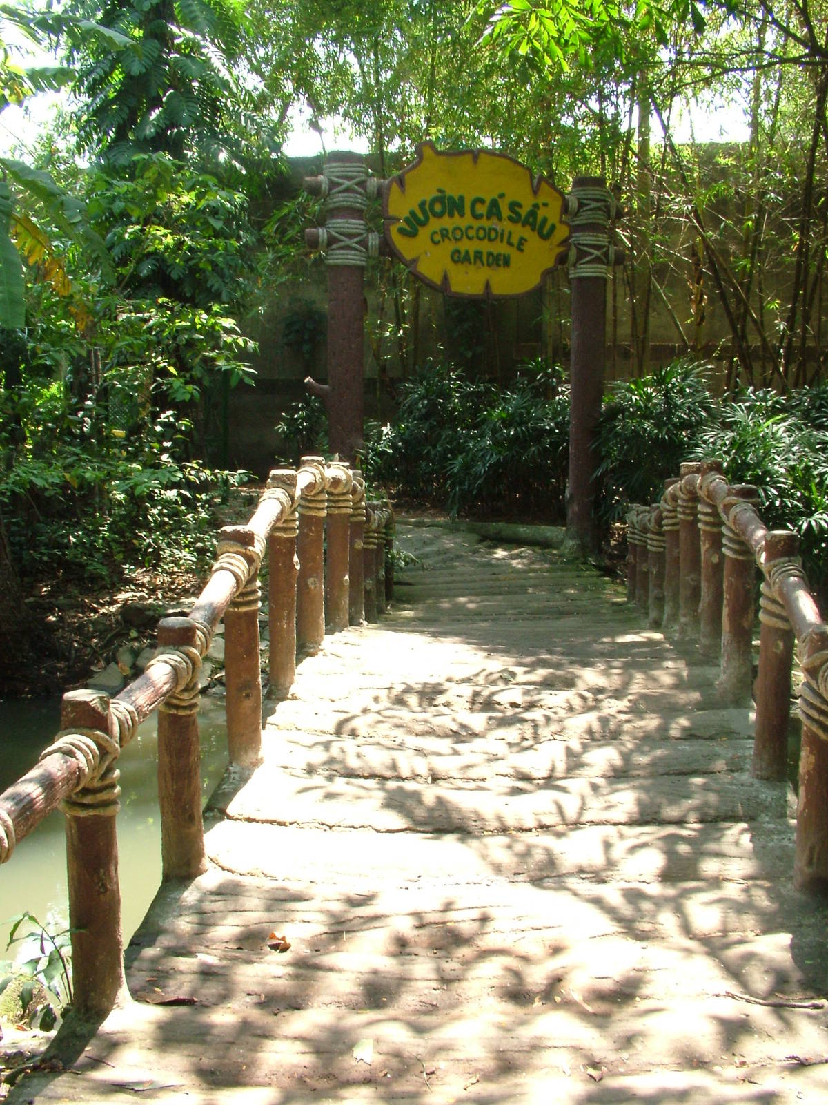 Crocodile Gardens Entrance at Saigon Zoo, 16/03/12