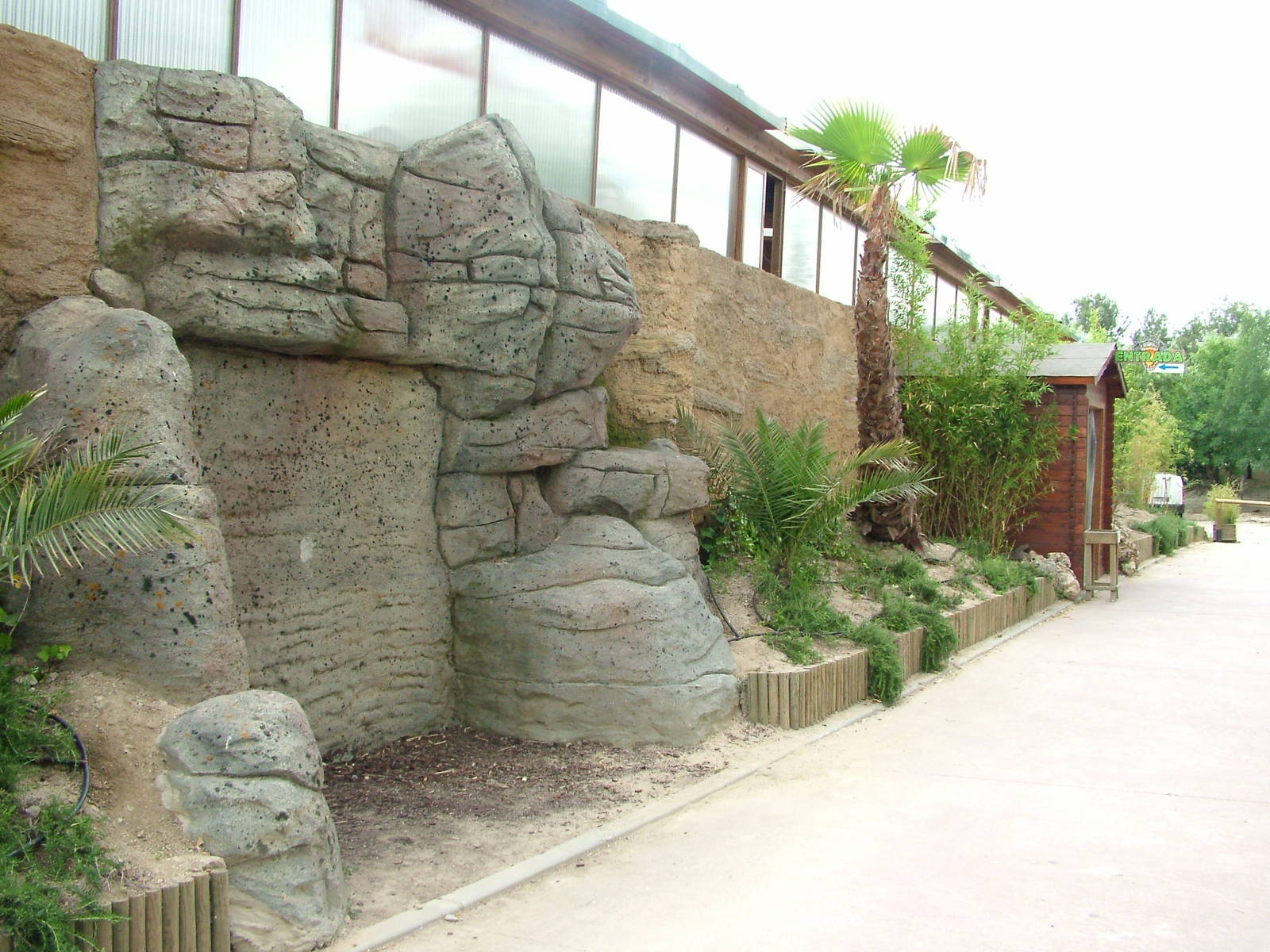 Crocodile House Exterior at Faunia, 27/05/11