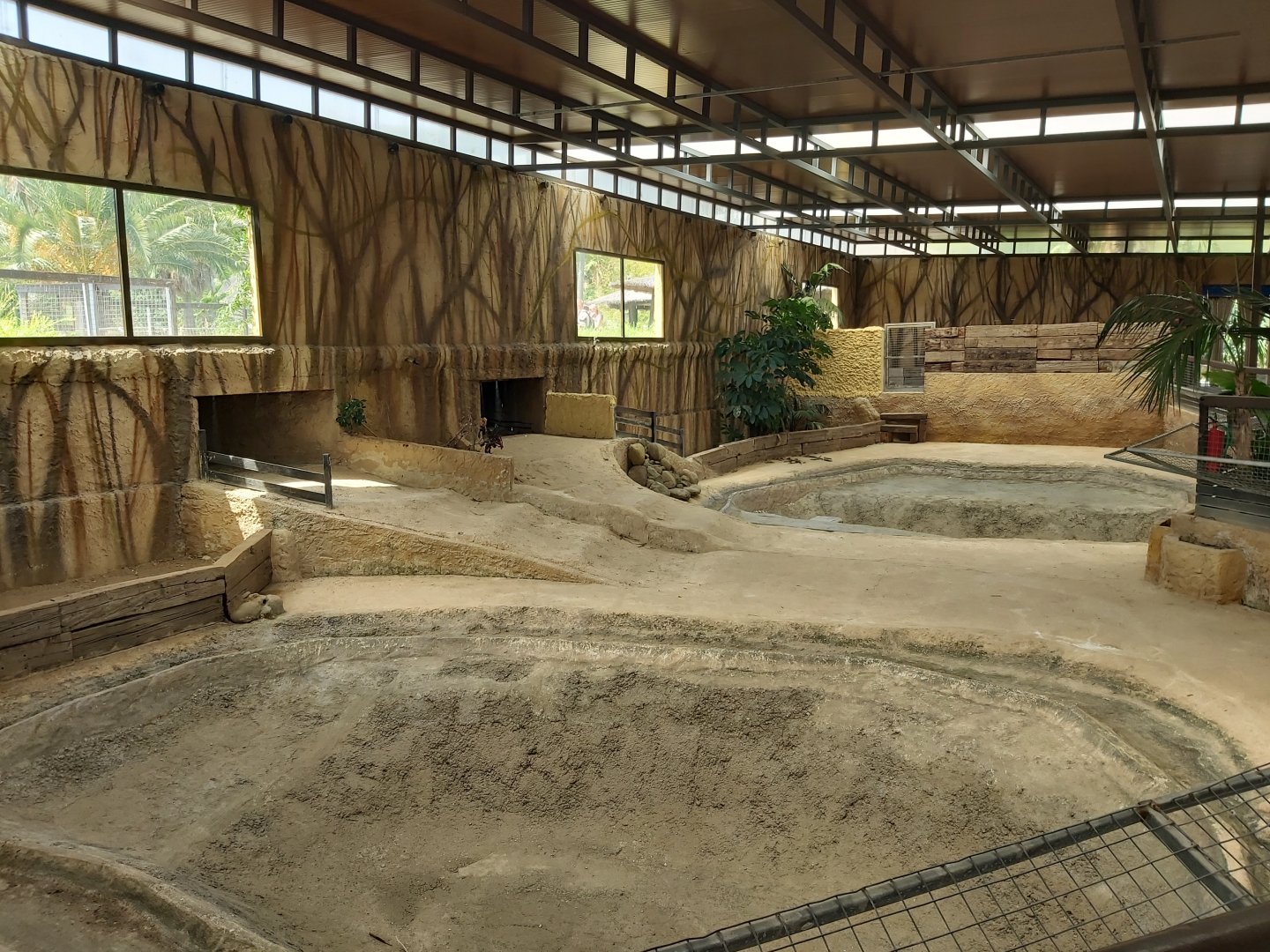 Crocodile Park (Torremolinos): indoor nile crocodile enclosure