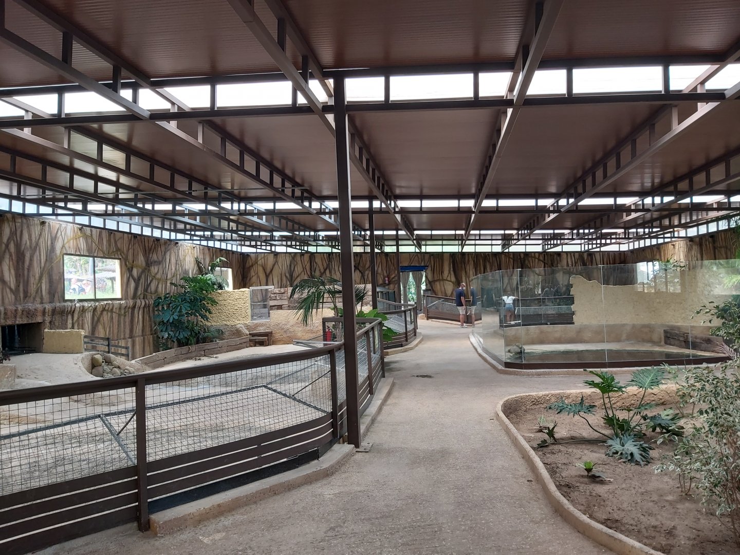 Crocodile Park (Torremolinos): view in indoor crocodile enclosure