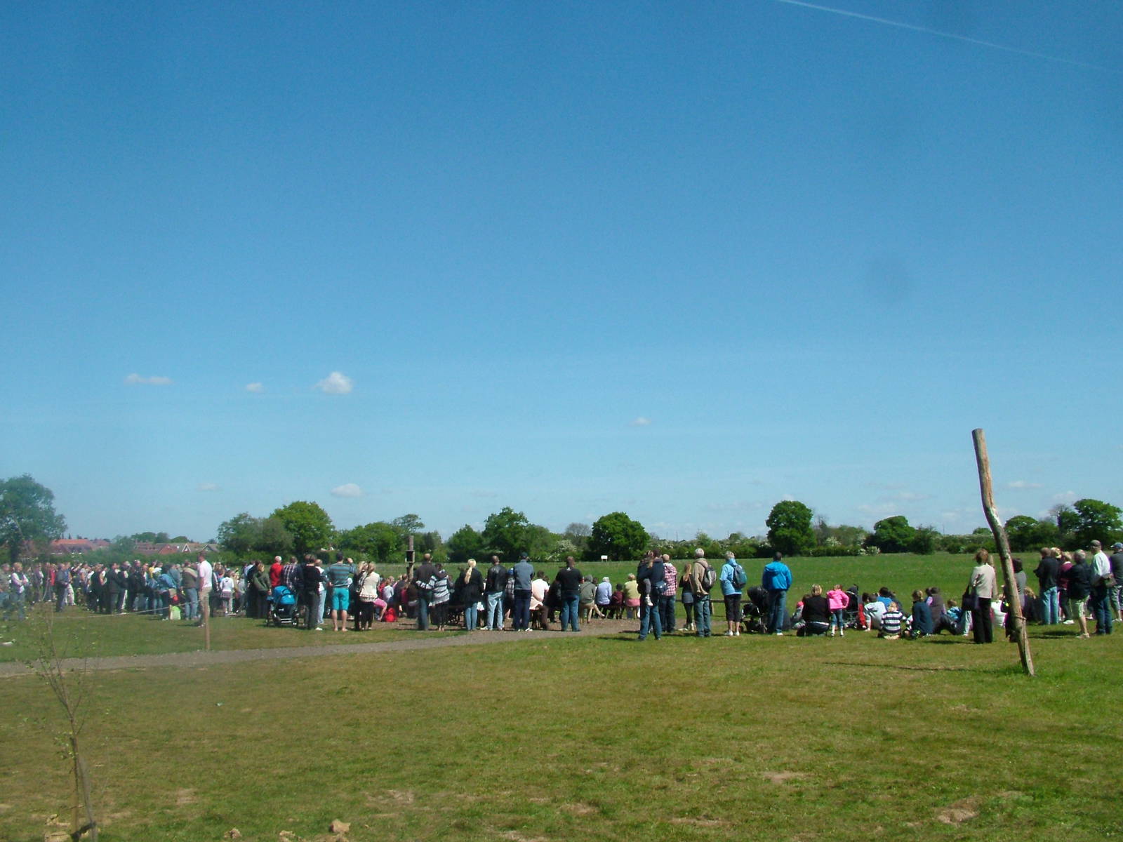 Crowds for the Falconry Show at Yorkshire WP 02/05/11