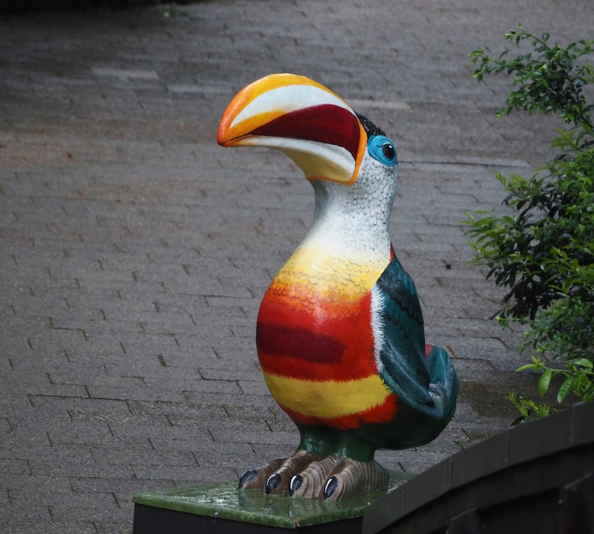 Curl-crested aracari statue, 2024-05-22