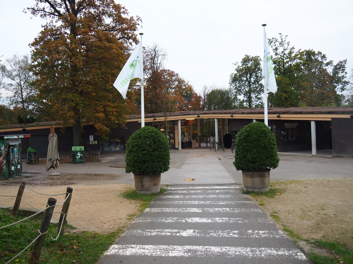 Current entrance, 2021-11-06