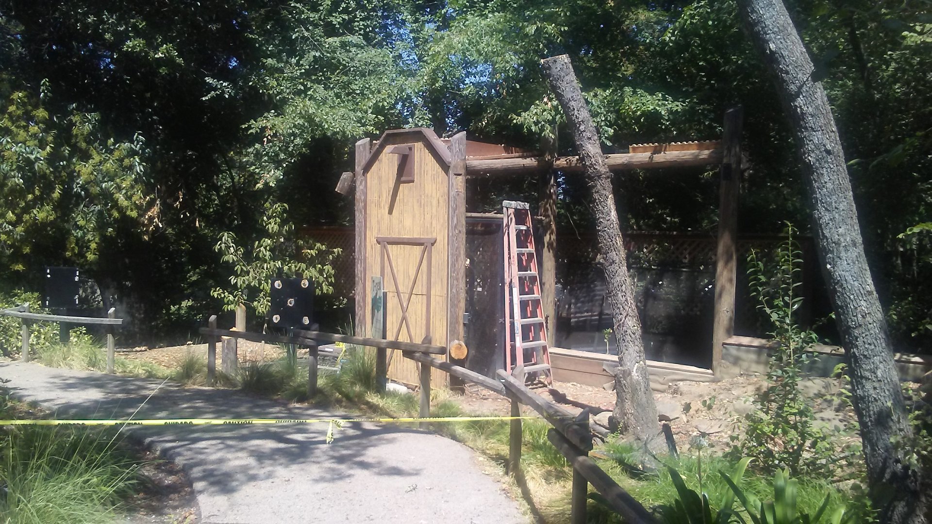 Current state of former burrowing owl and magpie exhibits