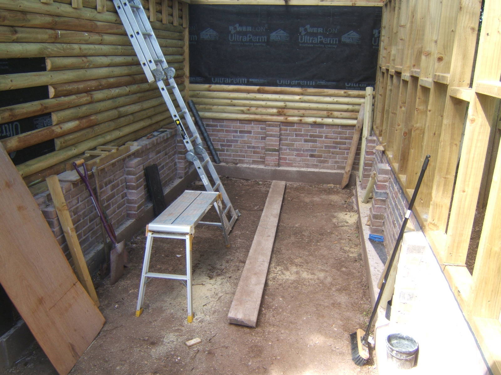 Current work on new outdoor Meerkat enclosure