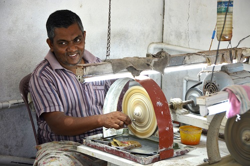 Cutting and polishing moonstones