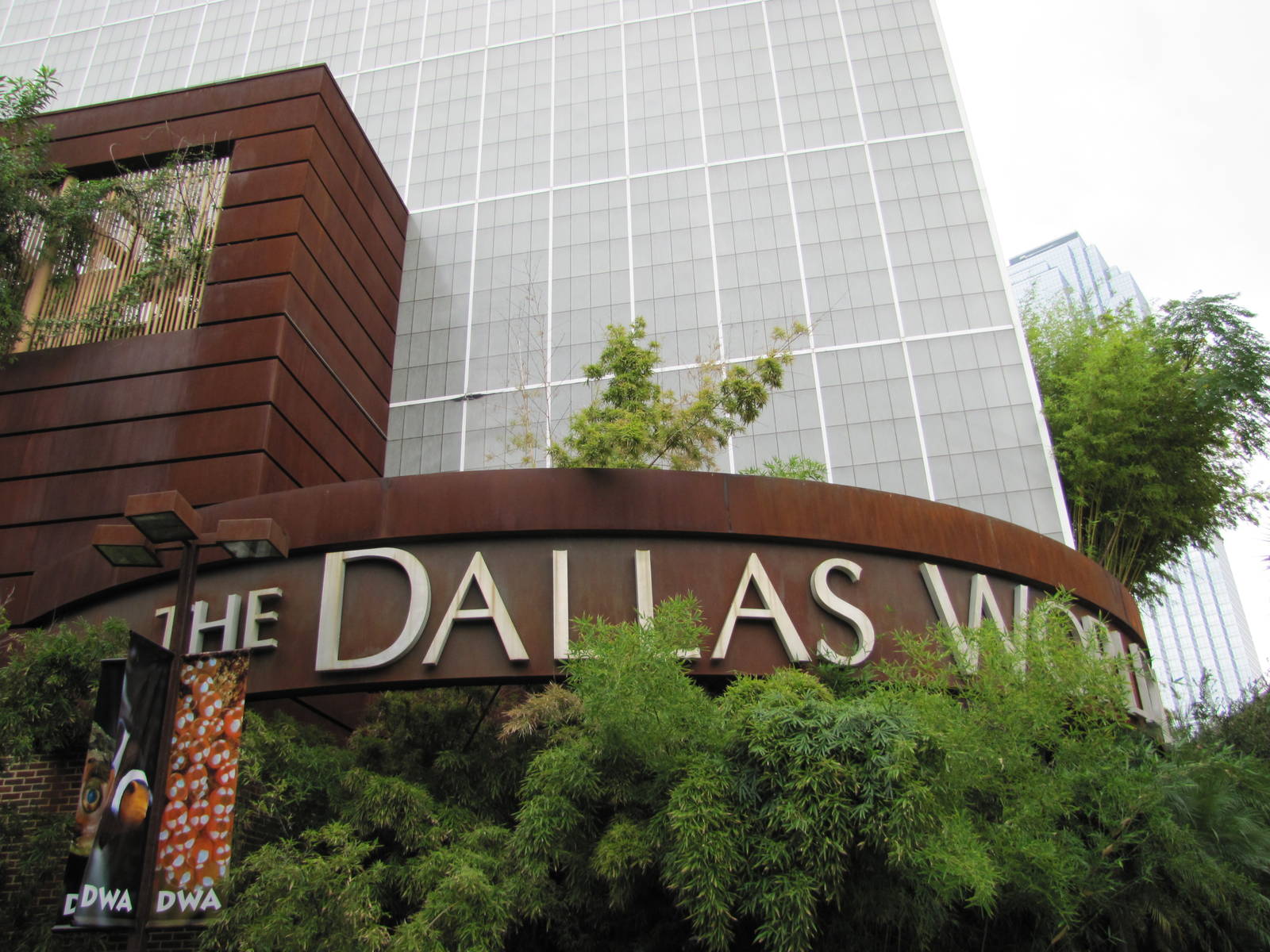 Dallas World Aquarium 2010 - Front side facing Downtown Dallas