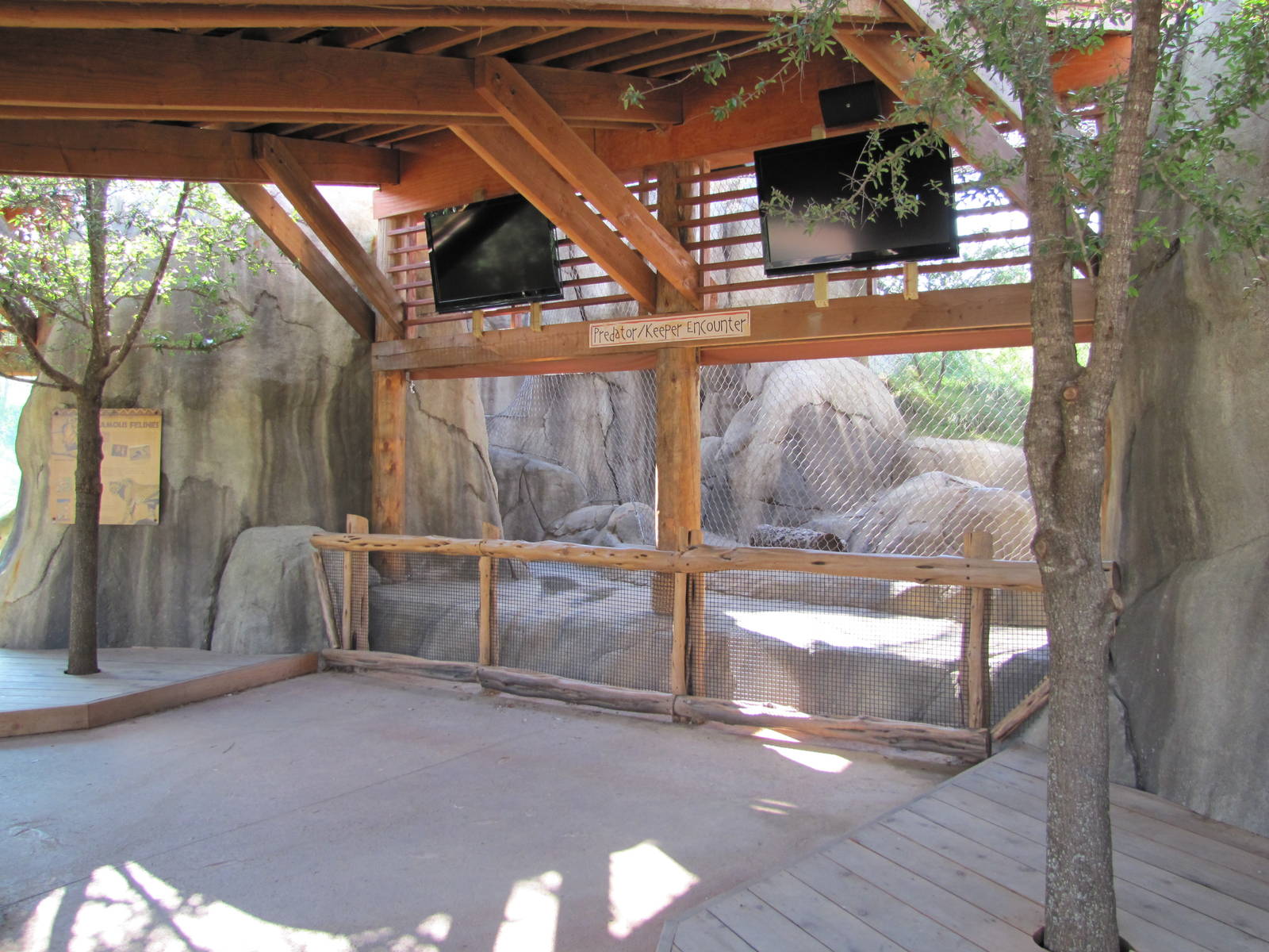 Dallas Zoo 2010 - Big Cat enrichment facility in Giants of the Savanna