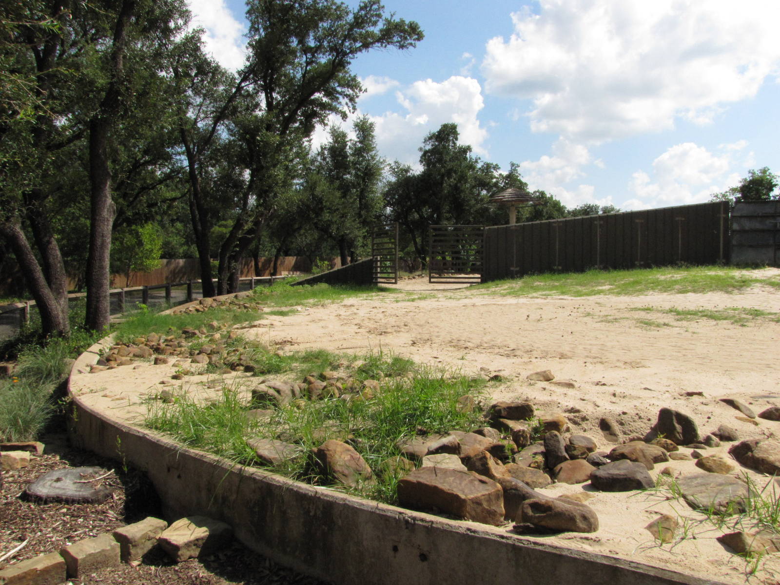 Dallas Zoo 2010 - Filled-in former Hippopotamus exhibit in Zoo North