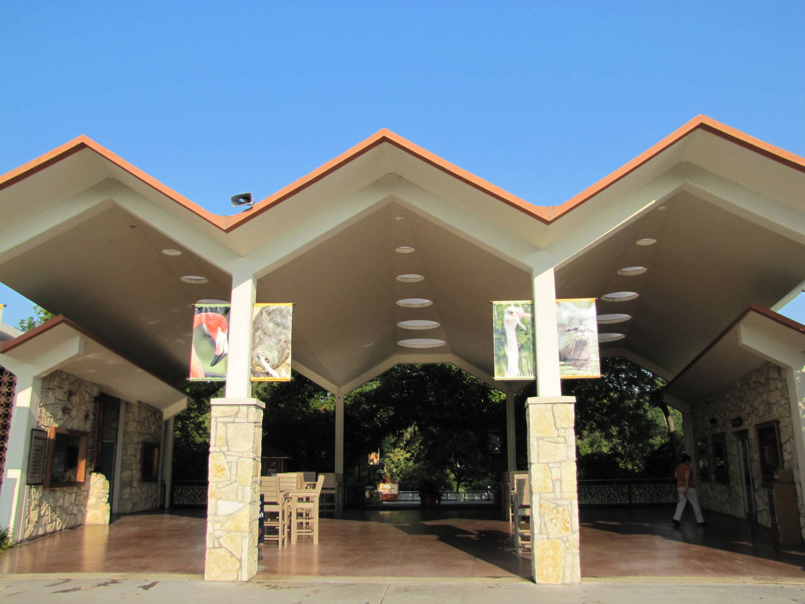 Dallas Zoo 2010 - Former main entrance