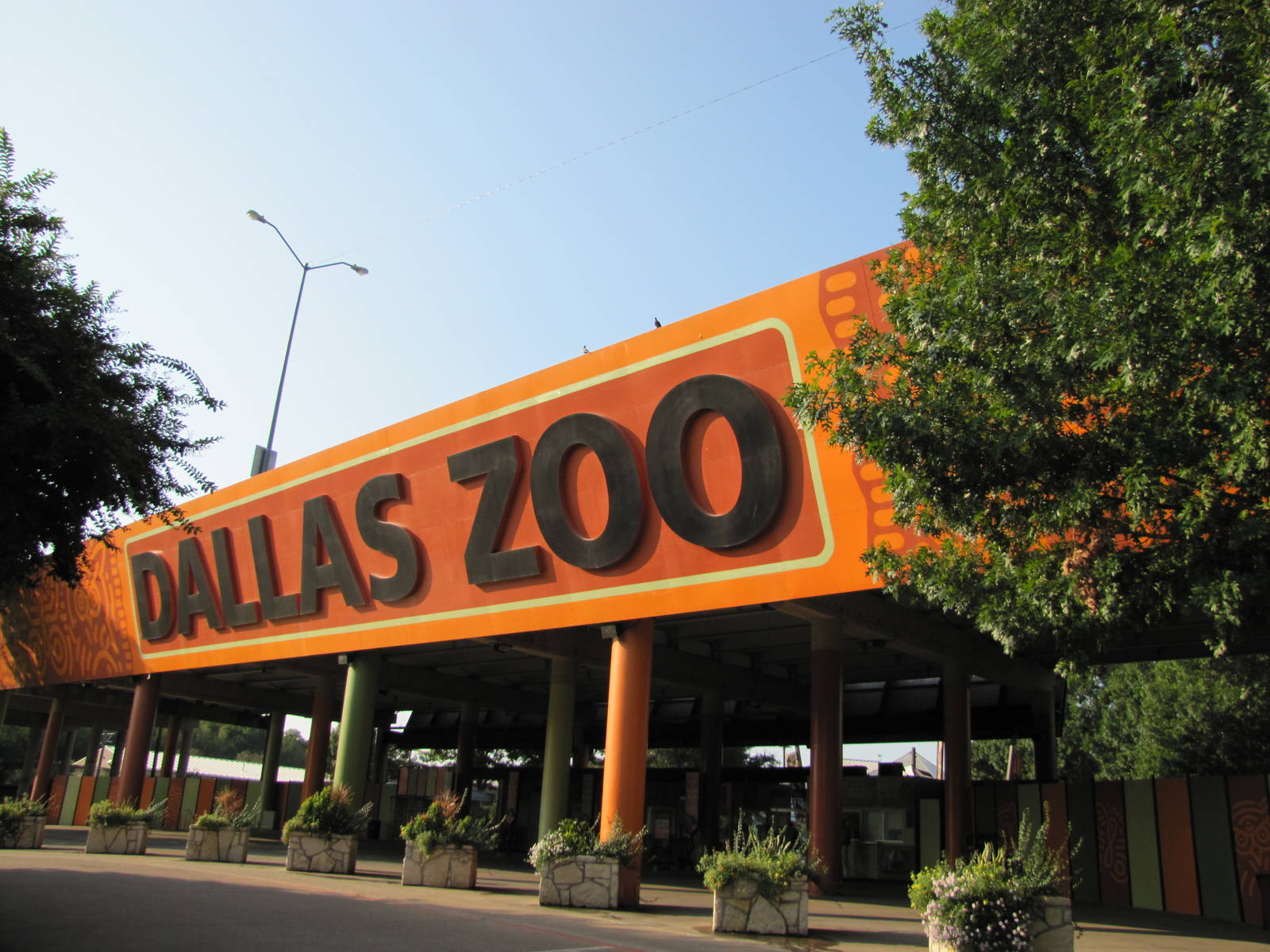 Dallas Zoo 2010 - Main entrance
