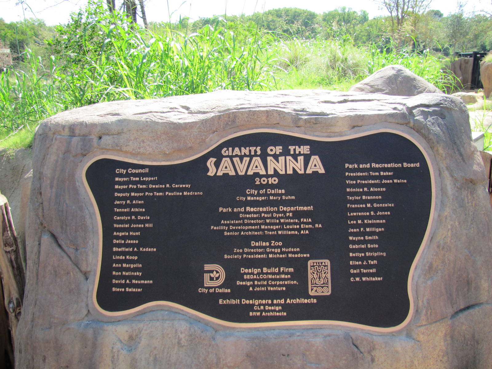 Dallas Zoo 2010 - Sign in Giants of the Savanna
