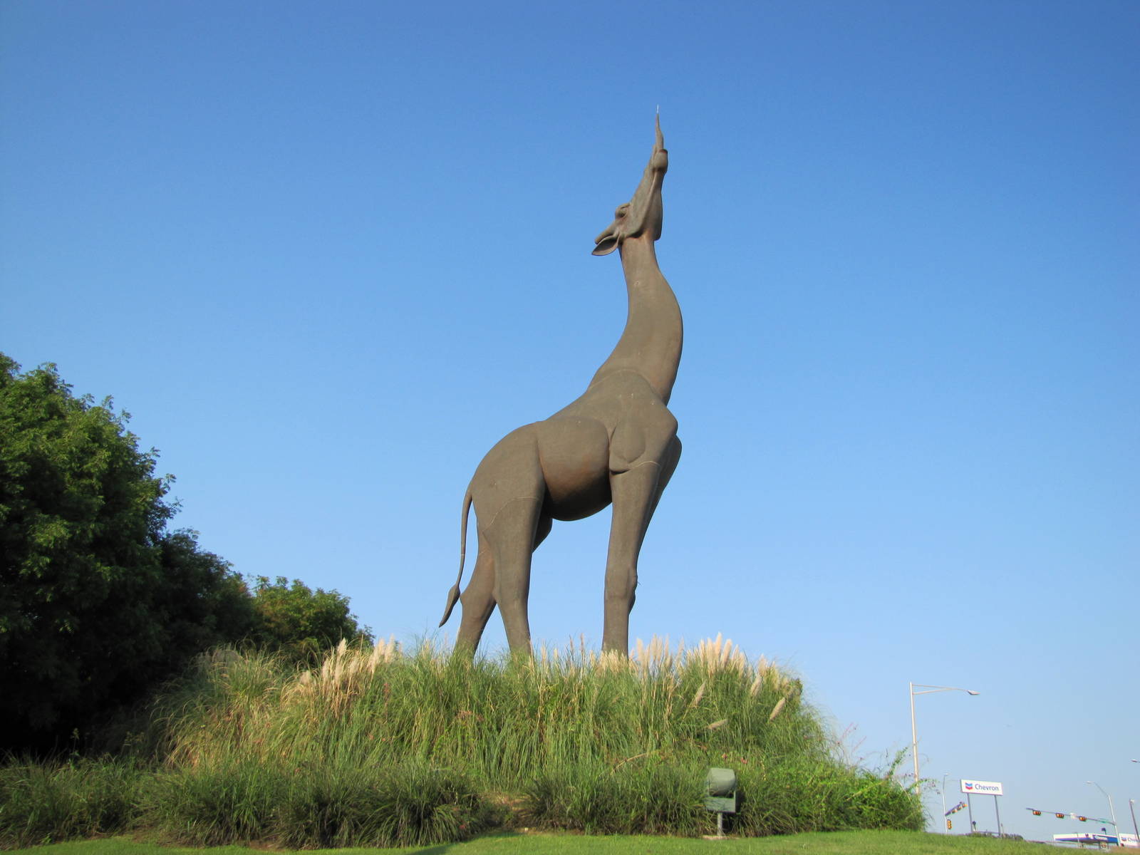 Dallas Zoo 2010 - Statue by the highway leading past the zoo
